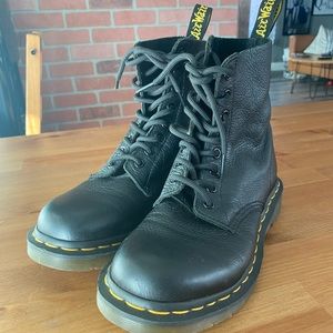 Dr. Martens Pascal boots 1460 Virginia